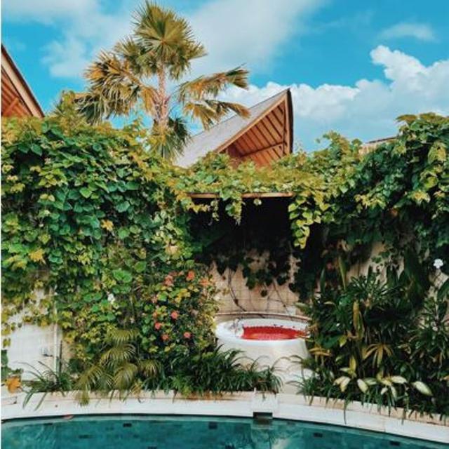 Vila Unik di Seminyak Bali yang Punya Kolam Renang Ikonik