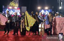 Ribuan Peserta Meriahkan Karnaval Batik Besurek, Rayakan HUT ke-307 Kota Bengkulu