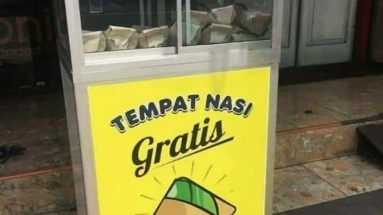 Mereka yang Berburu Surga Melalui Nasi Gratis