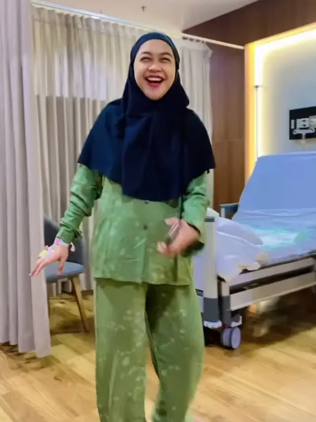 Tingkah Lincah Ria Ricis Pasca Melahirkan