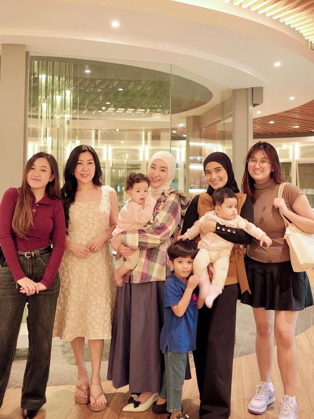 6 Potret Kompak Larissa Chou dan Nadya Mustika di Berbagai Momen, Ipar Rasa Sahabat