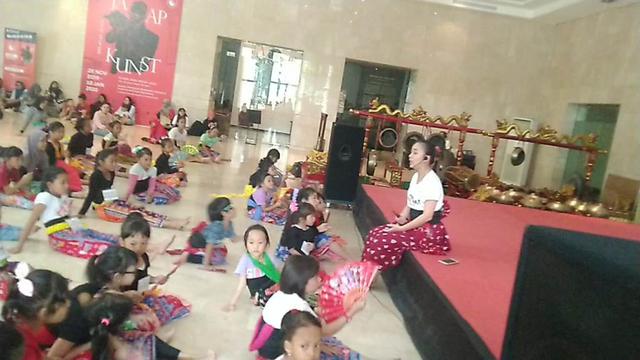 Belajar Tari Tradisional di Musuem Nasional