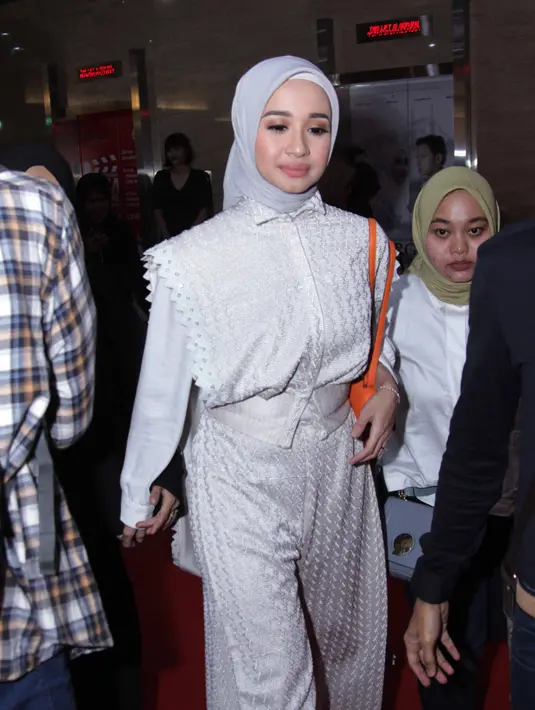 Usai acara lamaran tersebut, Bella mengaku sudah siap untuk melanjutkan langkahnya ke jenjang pernikahan. Meskipun belum menentukan tanggalnya, Bella mengaku lantaran masih sibuk dengan pekerjaan mereka saat ini. (Nurwahyunan/Bintang.com)