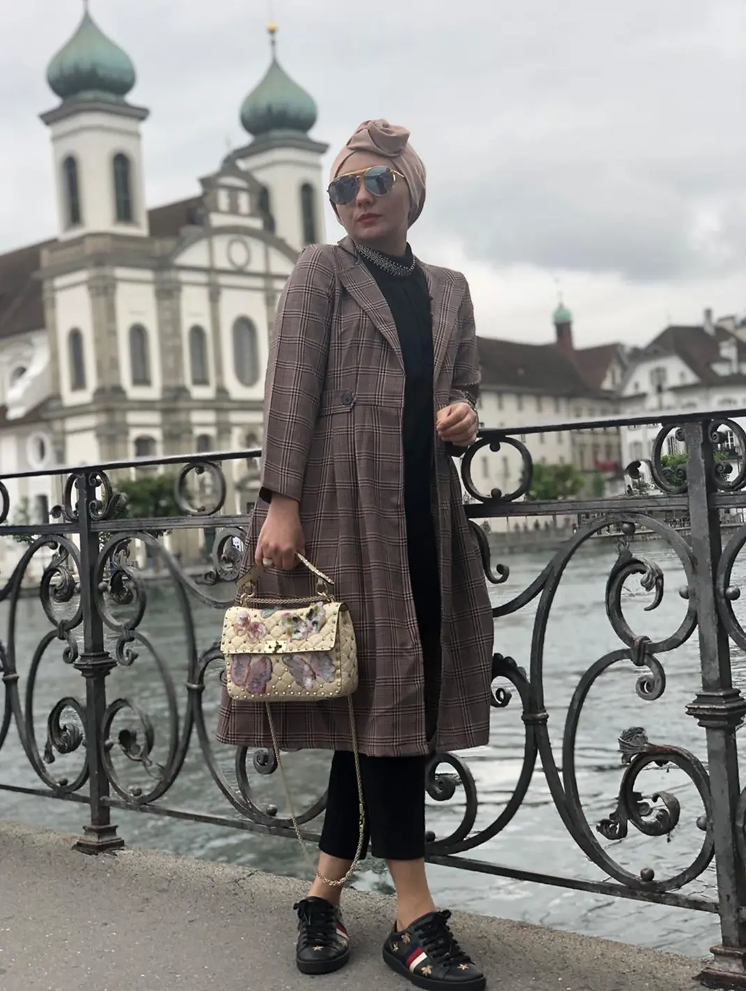 FOTO: Gaya Liburan Viona Istri Eko Patrio, Selalu Tampil Cetar dan ...