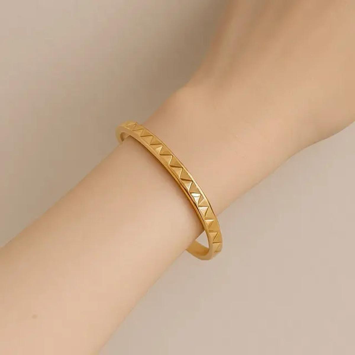 10 Model Gelang Emas Bangle Kekinian 2025 untuk Tangan Kecil, Tampil Elegan dan Modis