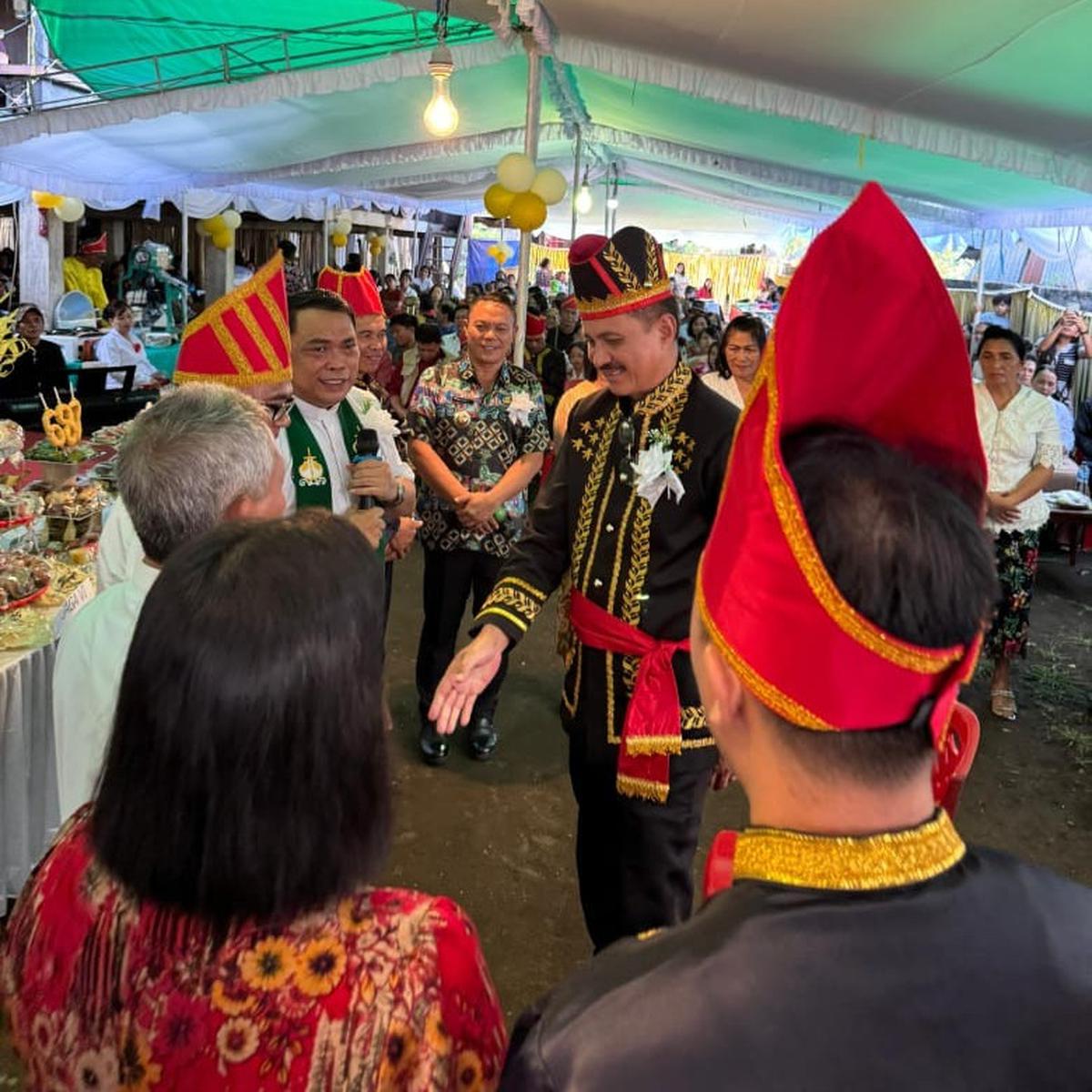 Alfred Denny Tuejeh (ADT) menghadiri perayaan Hari Ulang Tahun Desa Tanggari yang ke-681