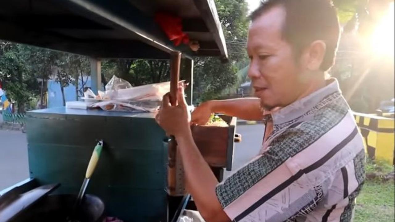 Potret Pedagang Mie Kangkung