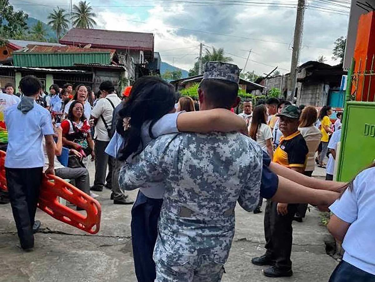FOTO: Gempa Berkekuatan 7,8 Guncang Filipina Selatan dan Picu Tsunami