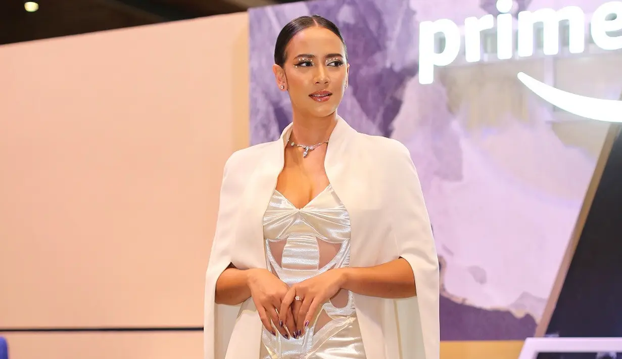 <p>Nadine Alexandra adalah Eva, istri Enriko psikiater yang memiliki masalah dalam diri dan keluarga. [Foto: Adrian Putra/Fimela]</p>