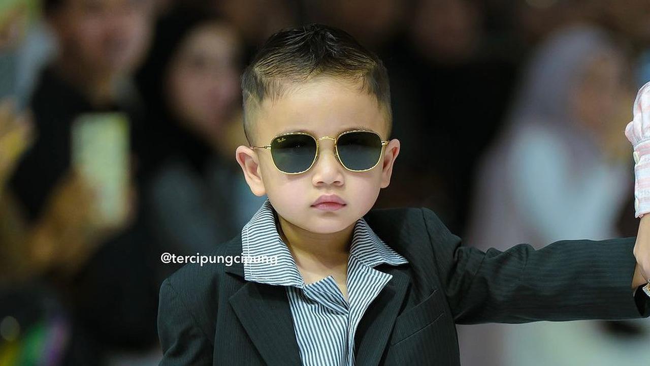 Lucu dan Bikin Gemas, Rayyanza Anak Raffi Ahmad Tampil di Catwalk Jakarta Fashion Week: Keren Mirip Bos Mafia