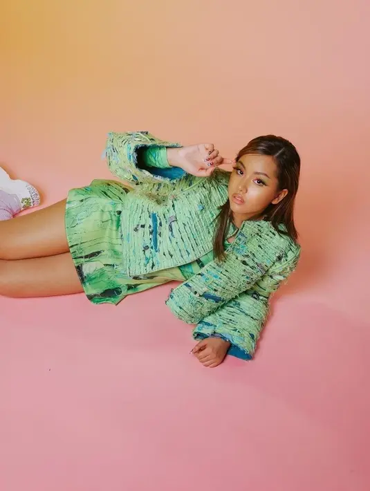 Lahir sebagai anak musisi ternama, suara Naja tak usah diragukan lagi. Pastinya terdengar merdu. Bahkan banyak netizen yang memuji suaranya. [foto: instagram/najandmm]