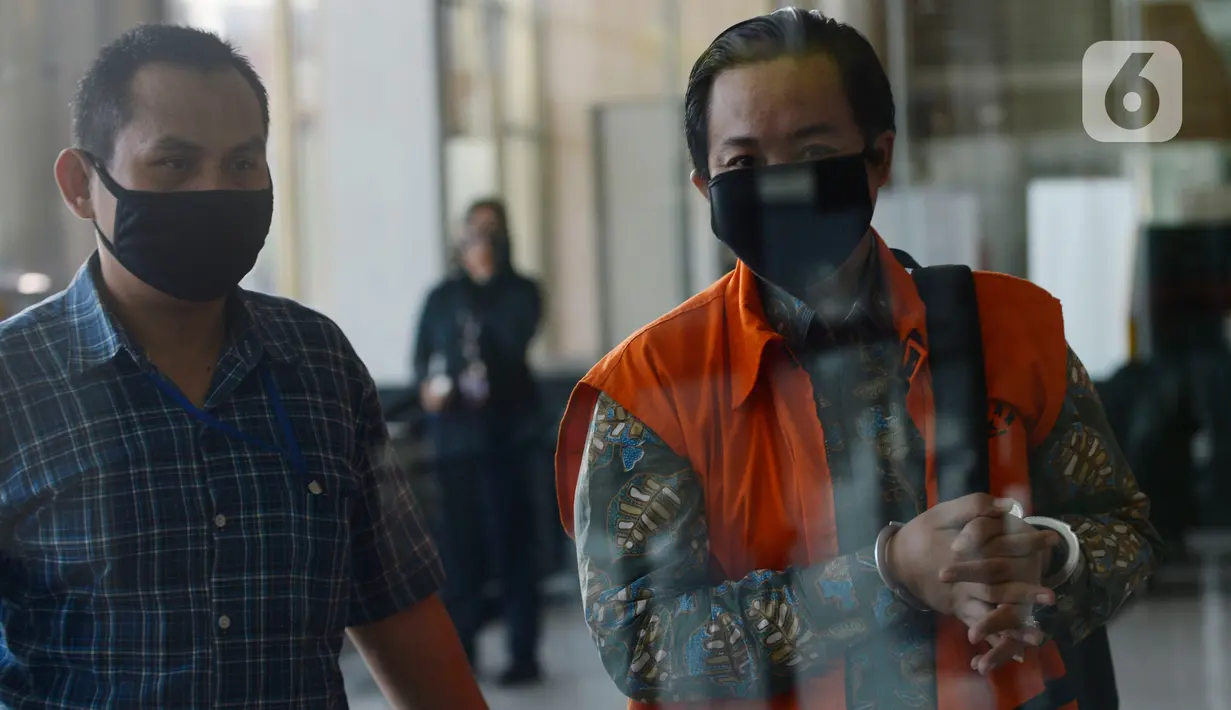 Terdakwa Miftahul Ulum tiba untuk menjalani sidang tuntutan secara online di Gedung KPK, Jakarta, Kamis (4/6/2020). Asisten pribadi mantan Menteri Pemuda dan Olahraga (Menpora) Imam Nahrawi itu akan menghadapi tuntutan kasus dugaan suap dana hibah KONI. (merdeka.com/Dwi Narwoko)
