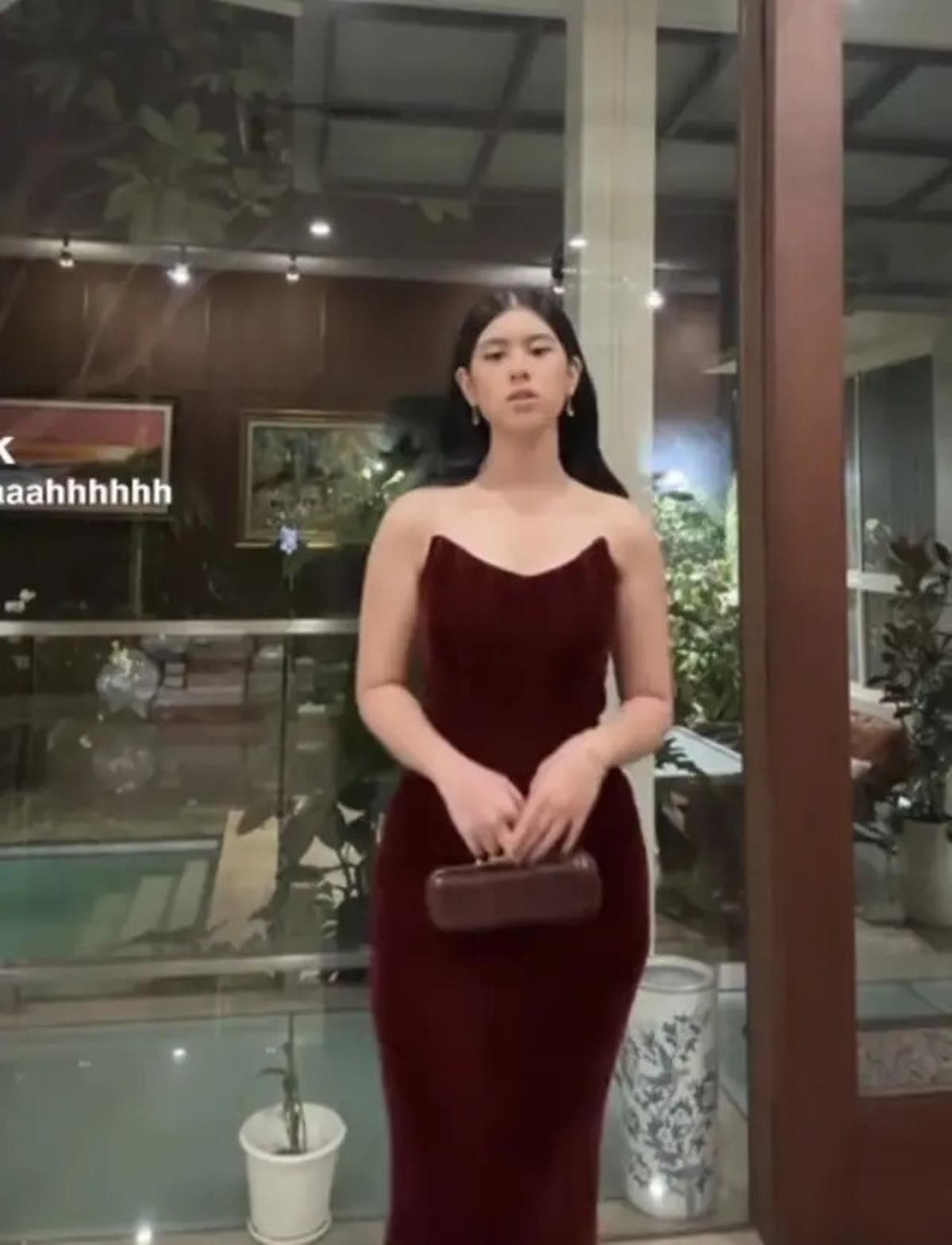 Pesona Almira Putri Annisa Pohan saat Hadir Prom Night Dipulas Makeup Natural dengan Atasan Bustier yang On Point