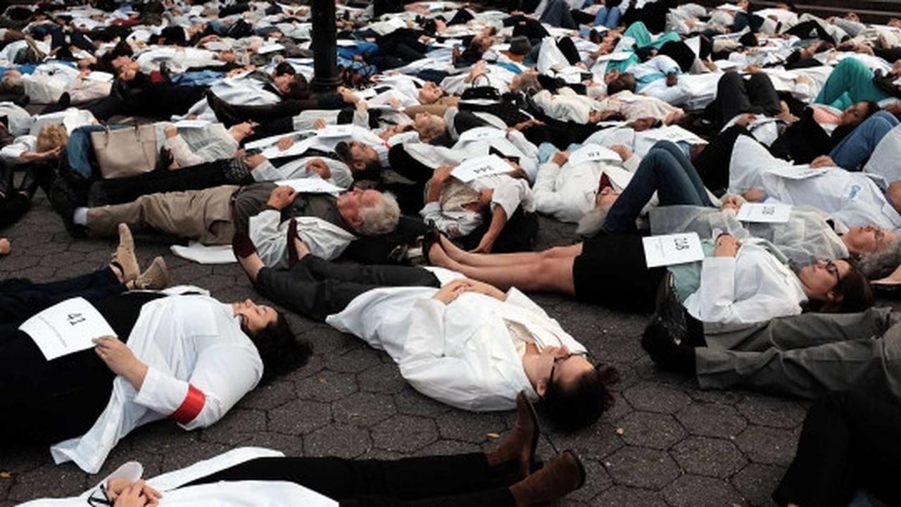 Kecam konflik Suriah, ratusan dokter New York tidur di jalan