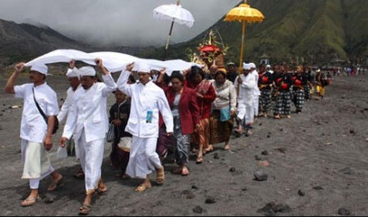 "Kawasan hanya terbuka bagi masyarakat yang akan mengikuti ritual Yadnya Kasada," katanya.