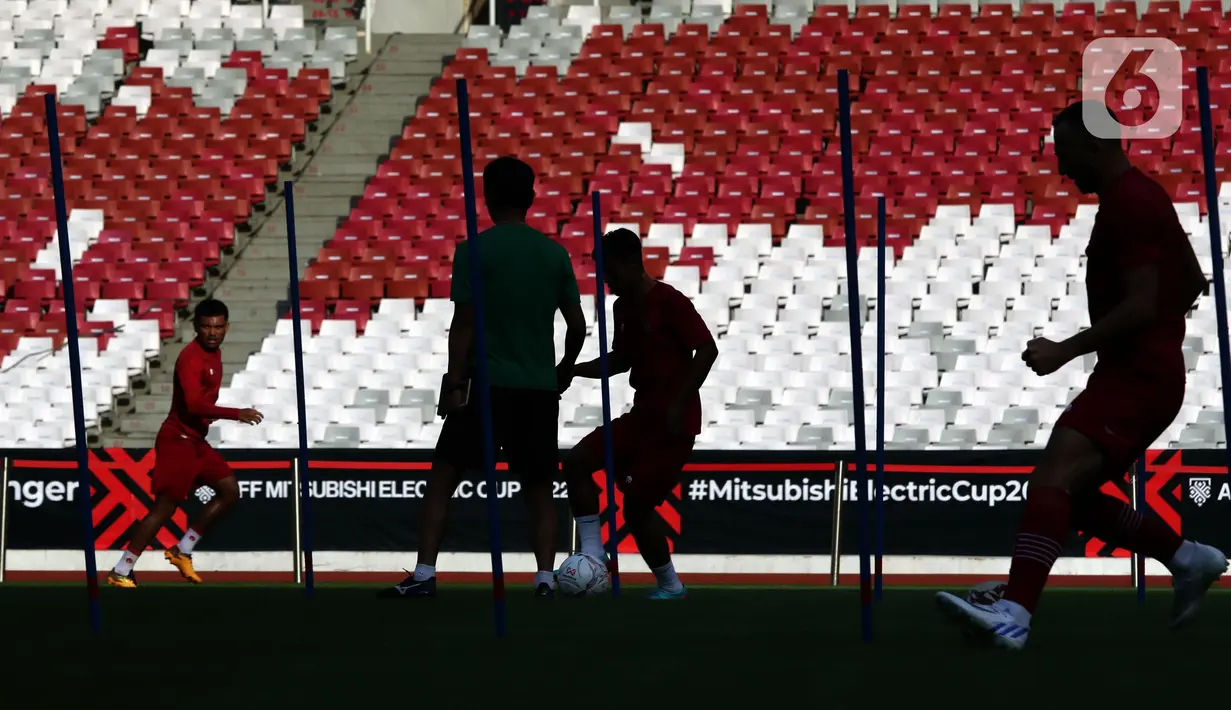 Pemain Timnas Indonesia saat melakukan latihan terbuka di Stadion Utama Gelora Bung Karno, Jakarta, Selasa (20/12/2022). Latihan ini merupakan pematangan latihan jelang laga pada turnamen Piala AFF 2022 yang berlangsung mulai hari ini, Selasa (20/12/2022) hingga 16 Januari 2023. (Liputan6.com/Helmi Fithriansyah)