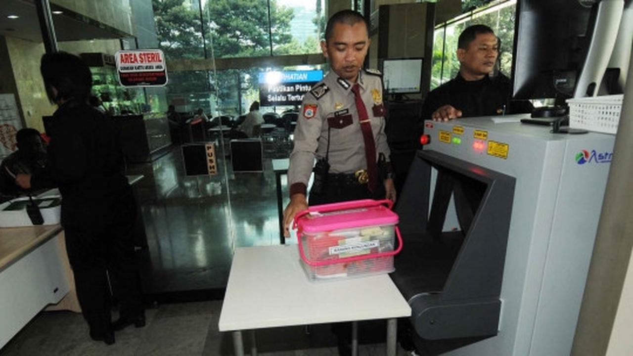 Jelang Lebaran, barang para tahanan KPK diperiksa sinar X