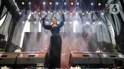 Tampil di hari terakhir Soundsfest 2024, Krisdayanti membawakan sederet lagu andalannya seperti Pilihlah Aku, Mahadaya Cinta, Cobalah Untuk Setia dan masih banyak lagi. (Liputan6.com/Herman Zakharia)