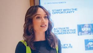 Cinta Laura tunjukkan keseriusan membangun fondasi industri kreatif Tanah Air. Lewat ekosistem kreatif miliknya, Cinta Paras Semesta, Cinta gandeng Otherlands. (Foto: Dok. Istimewa)