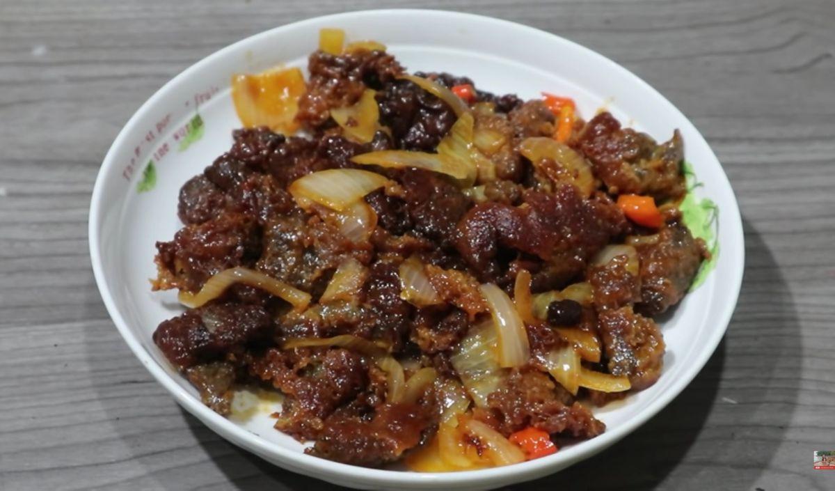<b>Tumis Daging Bersama Bawang Bombai</b>