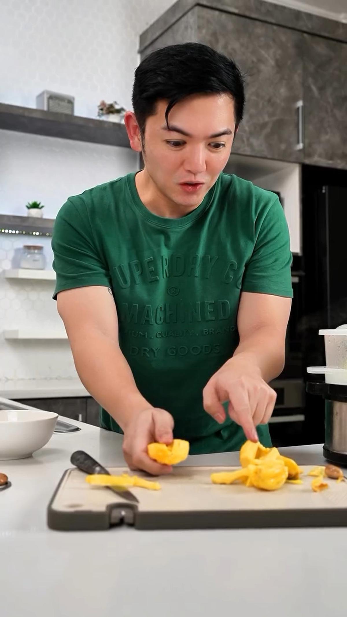 5 Potret Nicky Tirta Bikin Jackfruit Sticky Rice, Jadi Sajian untuk Buka Puasa