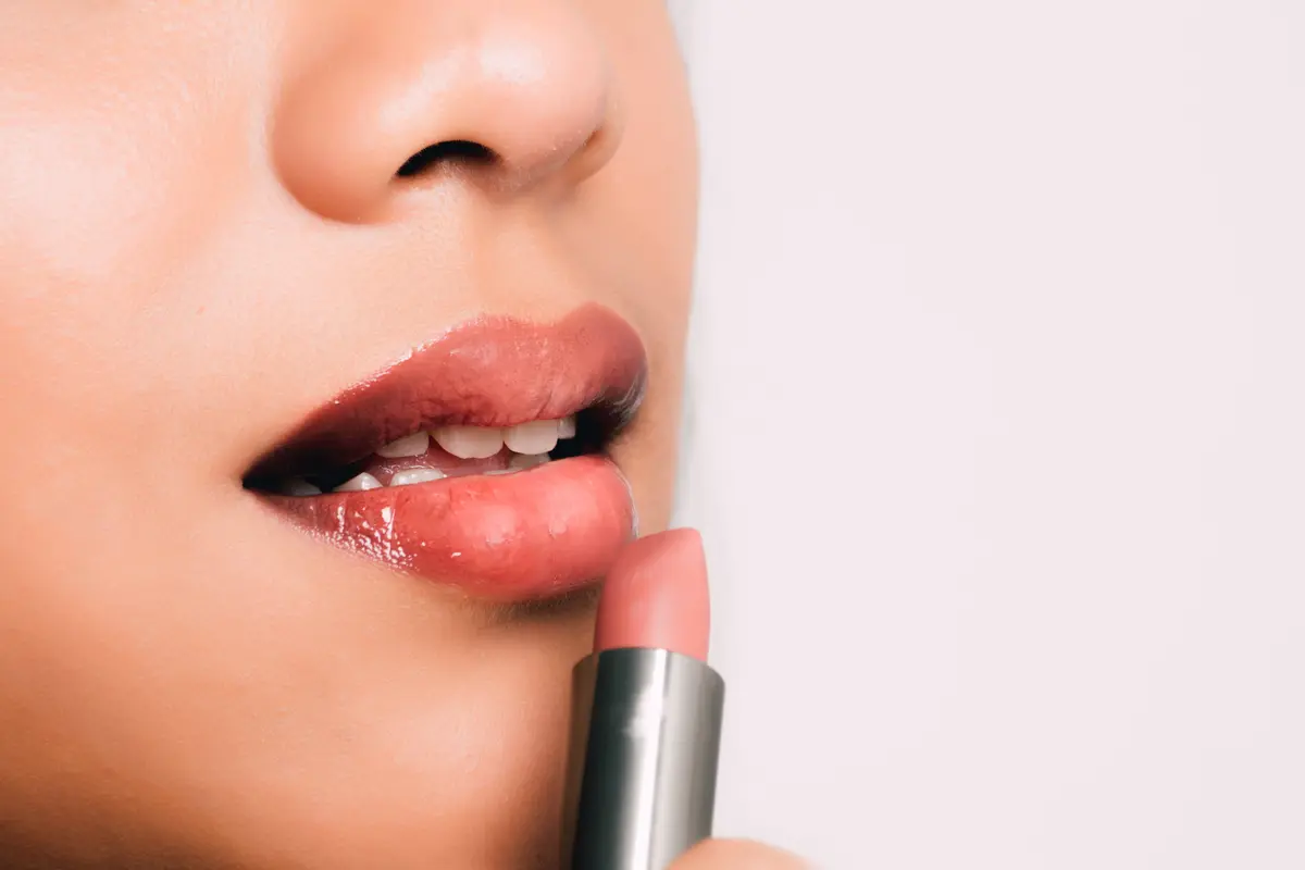lipstik-kezo