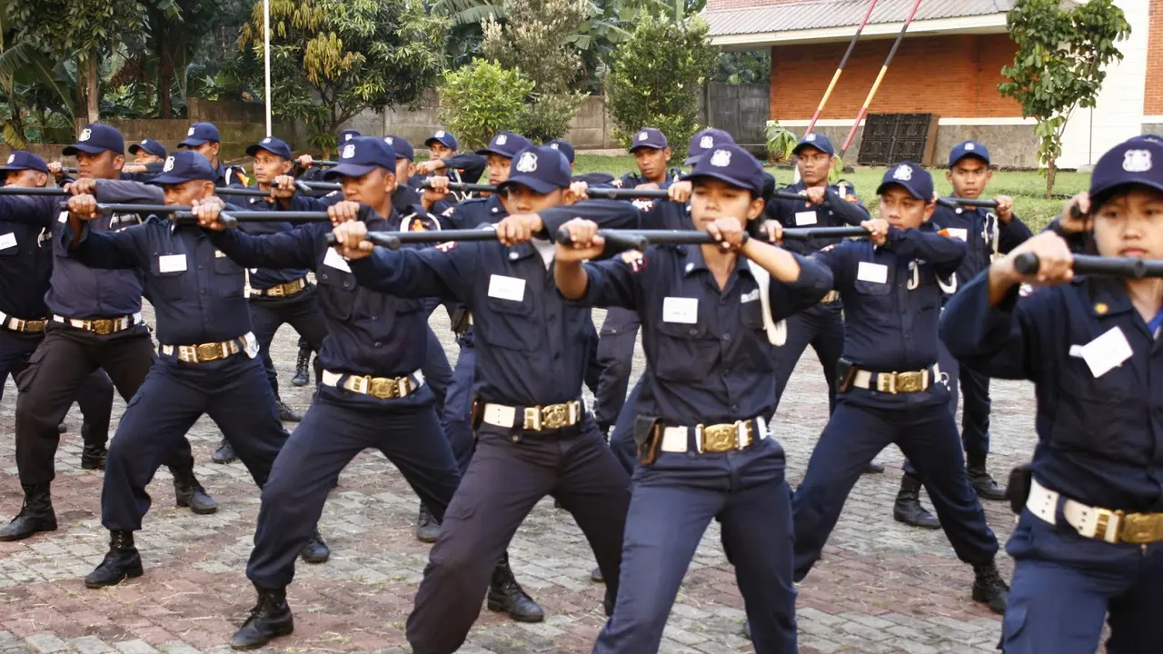 Ini dia kehebatan di balik penggunaan pentungan satpam