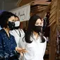 Mendukung gaya hidup ramah lingkungan, Wamenparekraf Angela Tanoesoedibjo berkunjung ke pameran terbaru Sejauh Mata Memandang (Foto: Senayan City)