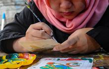 FOTO: Mewarisi Seni Ukir Wayang Kulit Kepada Generasi Z di Kota Bantul, Yogyakarta