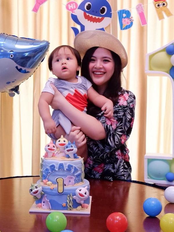 7 Momen Ulang Tahun Pertama Anak Tasya Kamila, Penuh Rasa Bahagia (Sumber: Instagram/@tasyakamila)