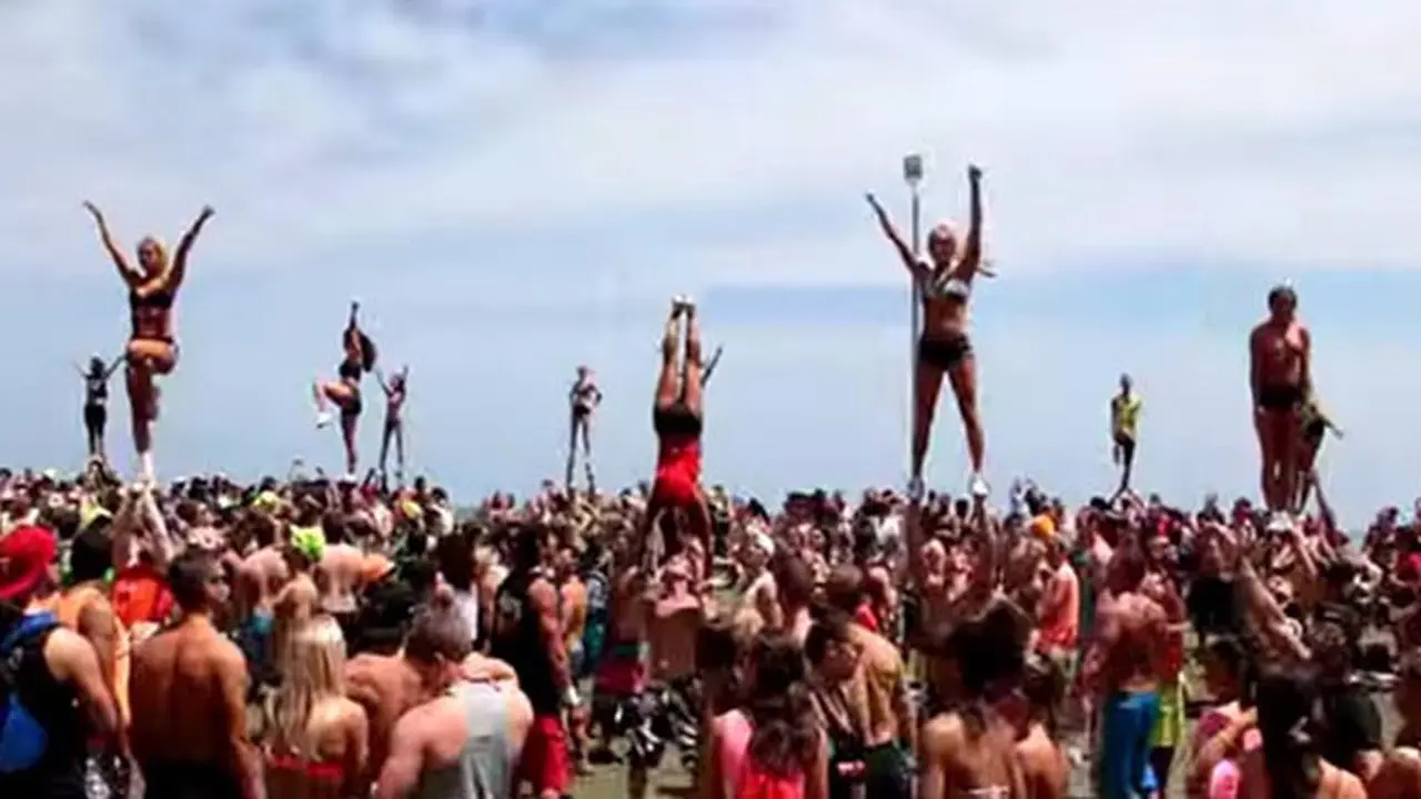 Aksi-aksi Hebat Cheerleaders yang Bikin Kita Takjub
