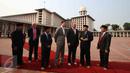 Menteri Pertanian dan Sumber Daya Air Australia, Barnaby Joyce (ketiga kanan) mengunjungi Masjid Istiqlal di Jakarta, Rabu (7/10/2015). Joyce melawat ke masjid terbesar di Asia Tenggara itu bersama Dubes Australia, Paul Grigson.(Liputan6.com/Angga Yuniar)