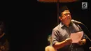 Wakil ketua DPR RI, Fahri Hamzah saat membacakan Puisi Musikal di Acara Tadarus Puisi Ramadhan di Teater Kecil, Taman Ismail Marzuki, Jakarta, Kamis (1/6). Acara itu digelar dalam rangka memperingati Hari Lahirnya Pancasila. (Liputan6.com/Helmi Afandi)