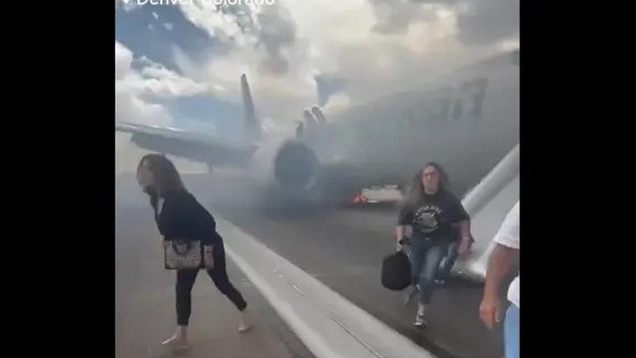 VIDEO: Detik-Detik Tegang 173 Penumpang Terjun dari Perosotan Darurat, Pesawat Terbakar di Bandara