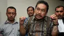 Bonaran Situmeang memberikan keterangan pers usai menjalani sidang vonis di Pengadilan Tipikor, Jakarta, Senin (11/5/2015). Bonaran mengaku kecewa dengan putusan hakim terhadap dirinya (Liputan6.com/Yoppy Renato)