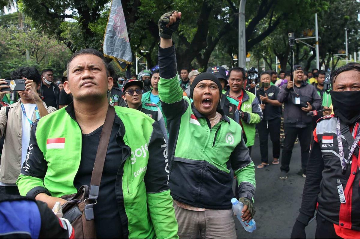 Demo ojol di Patung Kuda