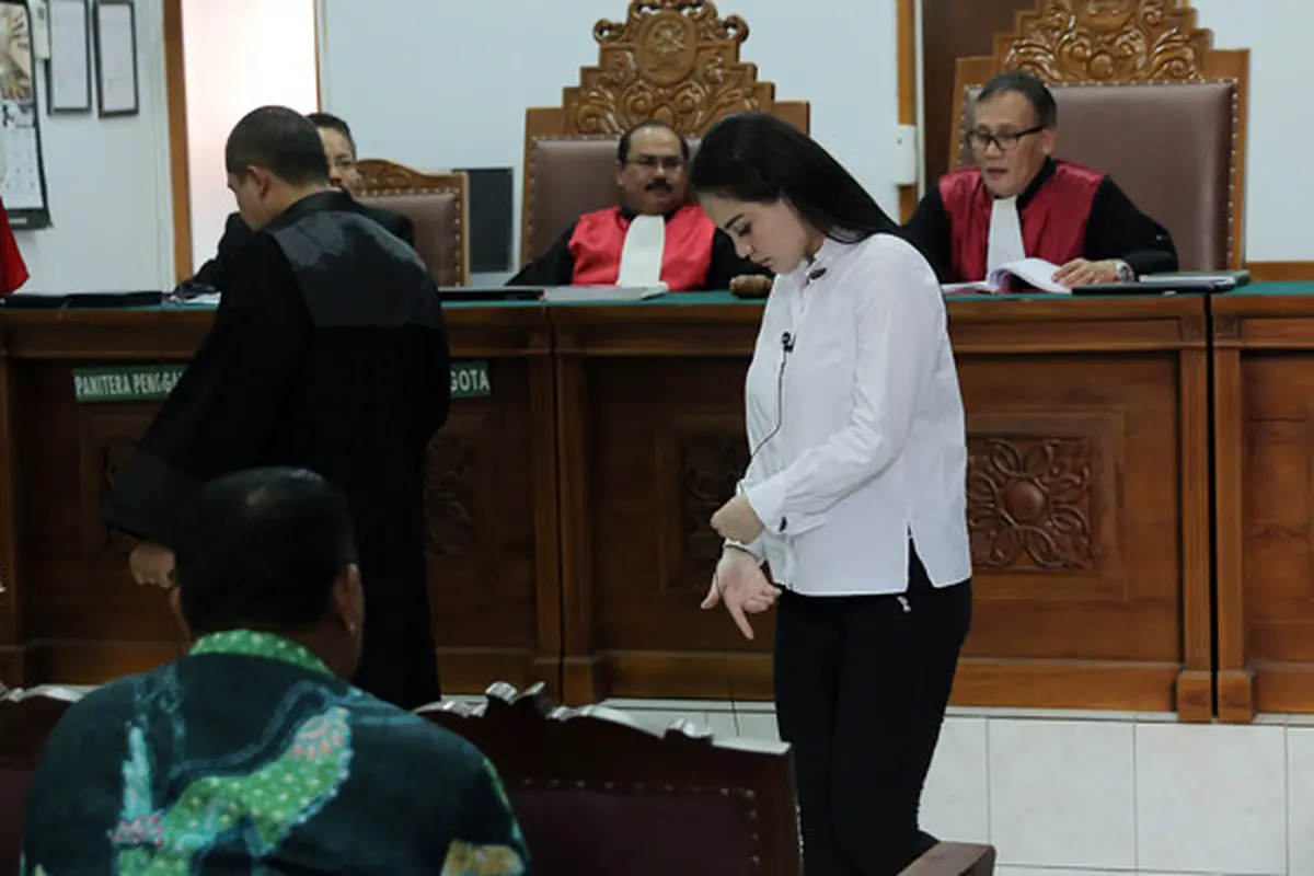 [Bintang] Sidang Jennifer Dunn