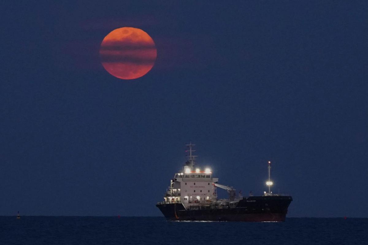 FOTO: Gerhana Bulan Total Hiasi Langit Dunia dengan Fenomena Bulan Darah