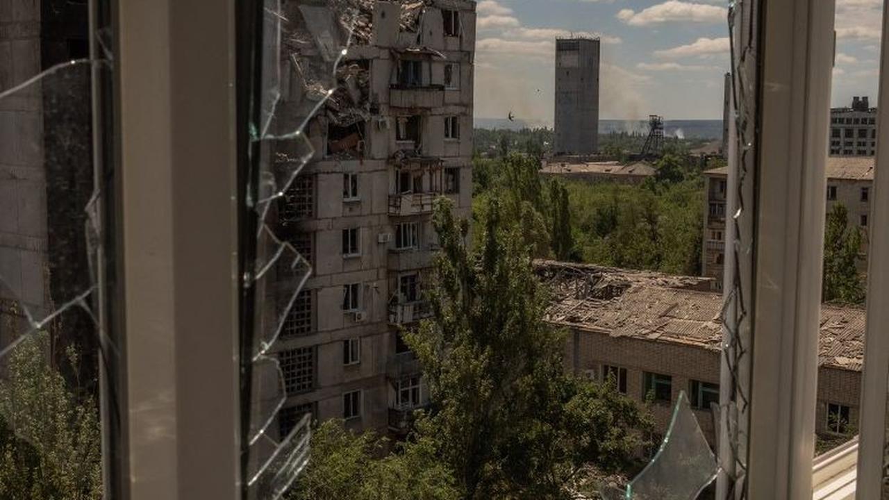 Senasib dengan kota-kota lain di Ukraina, Toretsk turut menjadi target Rusia dengan taktik serangan bumi hangus
