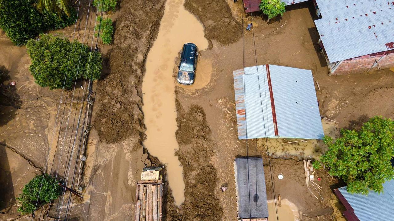 FOTO: Banjir Bandang Lumpuhkan Pidie Jaya, Jalur Aceh–Sumut Terputus
