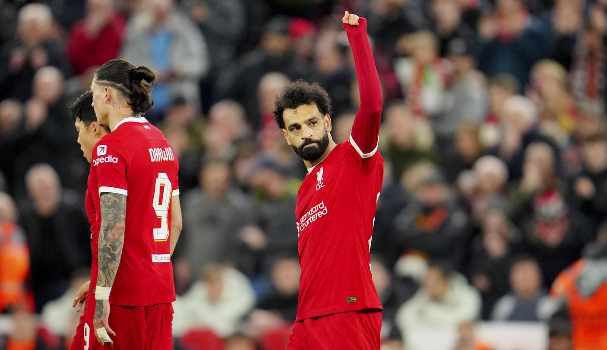 Pemain Liverpool, Mohamed Salah merayakan golnya ke gawang Sparta Praha pada laga leg kedua 16 besar Liga Europa 2023/2024 di Anfield, Liverpool, Inggris, Jumat (15/03/2024). (AP Photo/Jon Super)