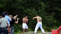 Manny Pacquiao bertarung dengan Chris Jhon di lereng Gunung Merapi (Liputan6.com / Fathi Mahmud)