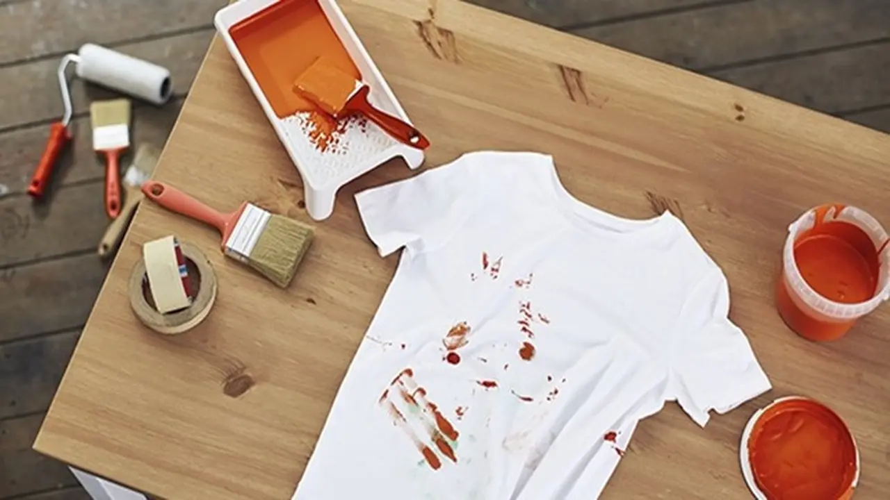 Noda pada baju