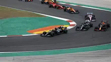 Pembalap Mercedes Lewis Hamilton setelah start selama Formula 1 GP Portugaldi Algarve International Sirkuit di Portimao, Portugal, Minggu (25/10/2020).  Lewis Hamilton tampil sebagai juara di Formula 1 GP Portugal. (Rafael Marchante, Pool via AP)