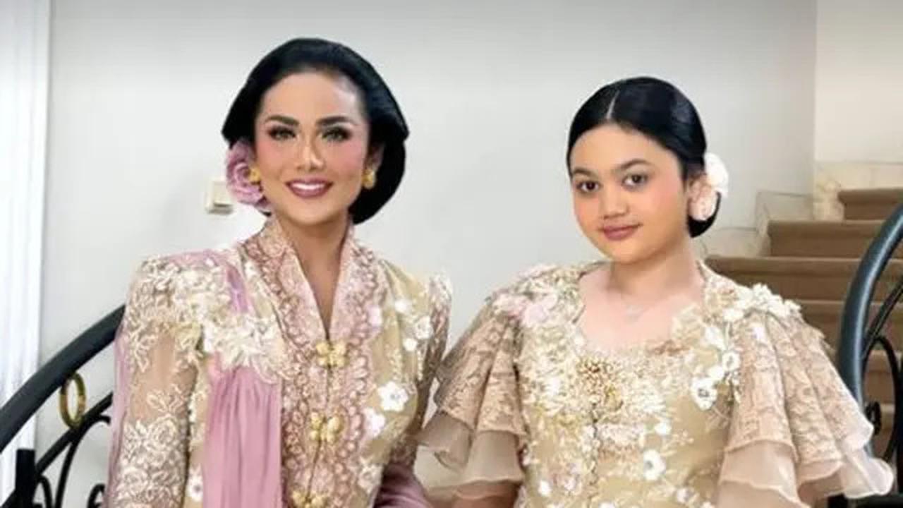 Model Baju Kebaya Modern, Cocok Dipadupadankan dengan Rok atau Hijab