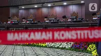 Delapan hakim MK yang hadir tersebut ialah Arief Hidayat, Wahiduddin Adams, Manahan M. P. Sitompul, Daniel Yusmic Pancastaki Foekh, M. Guntur Hamzah, Saldi Isra, dan Enny Nurbaningsih.  (Liputan6.com/Faizal Fanani)