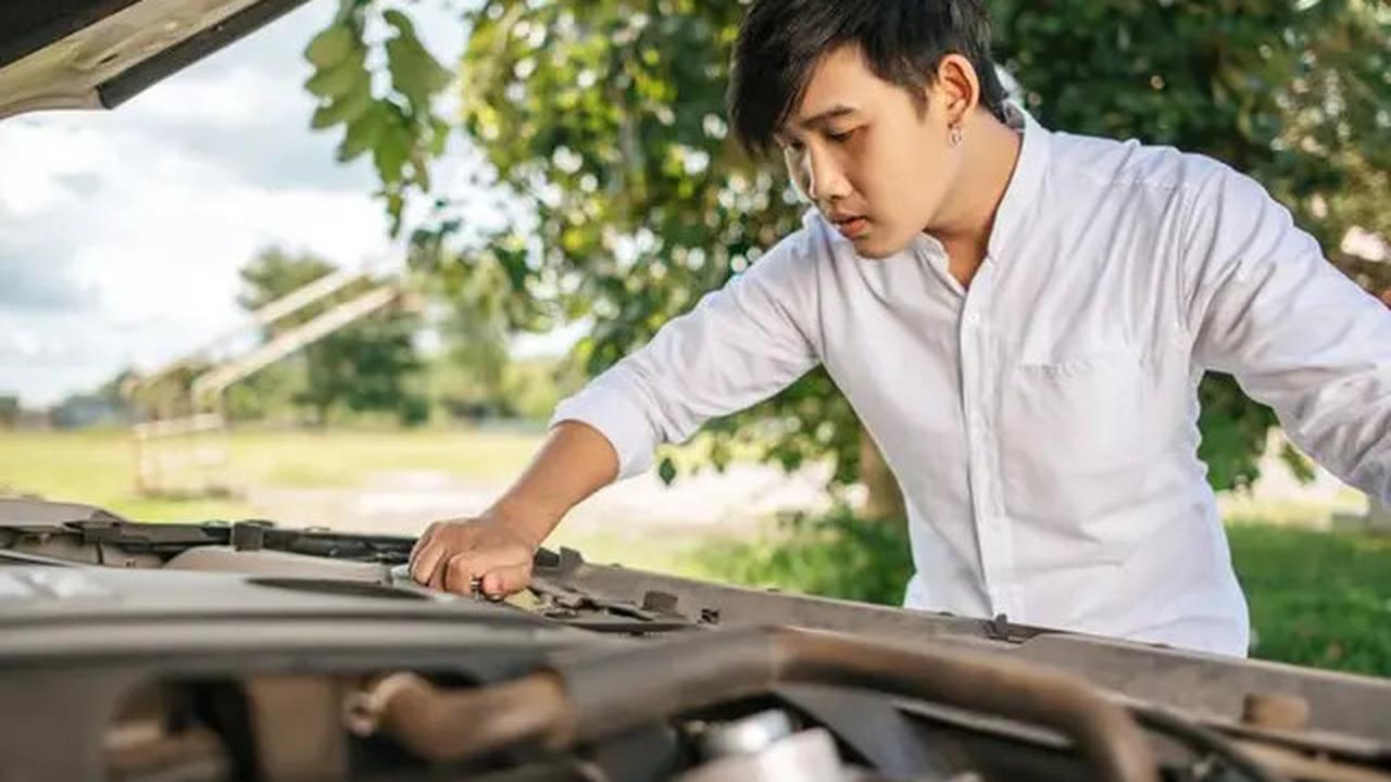 Mesin Mobil Tiba-Tiba Panas? Ini Penyebab dan Cara Mengatasinya