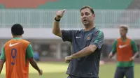 Alasan Alfred Riedl Gelar Seleksi Timnas di Stadion Pakansari