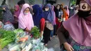 Warga bebas memilih sayuran tersebut sesuai dengan kebutuhannya. (merdeka.com/Arie Basuki)