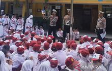 Mengapa Polisi Datang ke Sekolah? Program Polsanak Polres Bangka Barat Bangun Budaya Tertib Sejak Dini!